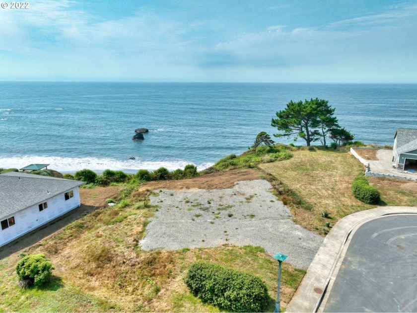 Breathtaking ocean views from this rare oceanfront lot located - Beach Lot for sale in Brookings, Oregon on Beachhouse.com