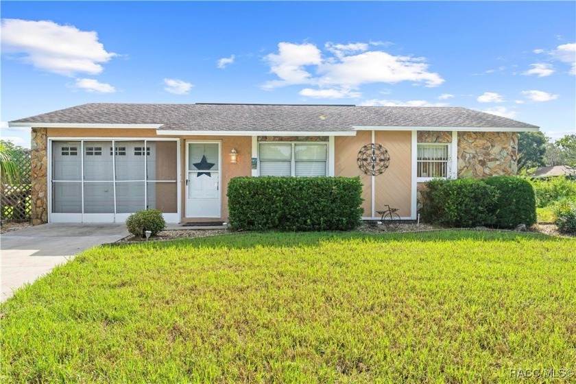 NEW ROOF with an acceptable offer! Welcome to this charming - Beach Home for sale in New Port Richey, Florida on Beachhouse.com