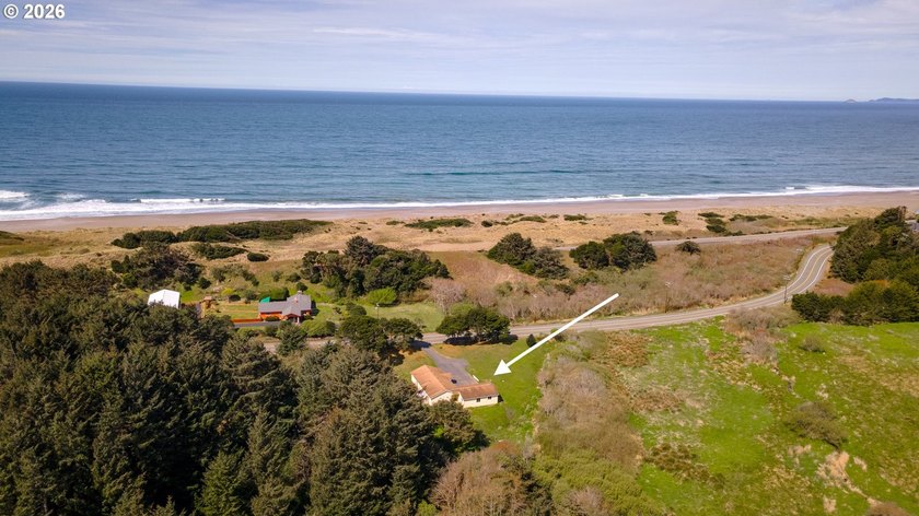 Tucked away in a quiet, peaceful neighborhood in Ophir this - Beach Home for sale in Gold Beach, Oregon on Beachhouse.com