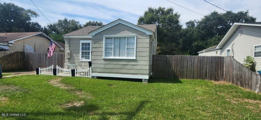Newly Renovated Home! Move in ready! This home is 2 bedrooms, 1 - Beach Home for sale in Pascagoula, Mississippi on Beachhouse.com