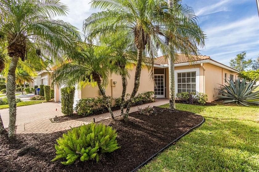 Amazing opportunity to own a pristine TURN-KEY, 2 car garage - Beach Home for sale in Boynton Beach, Florida on Beachhouse.com