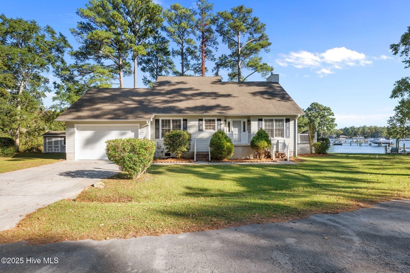 Make this waterfront home yours! This 3-bedroom, 2-bathroom - Beach Home for sale in Oriental, North Carolina on Beachhouse.com