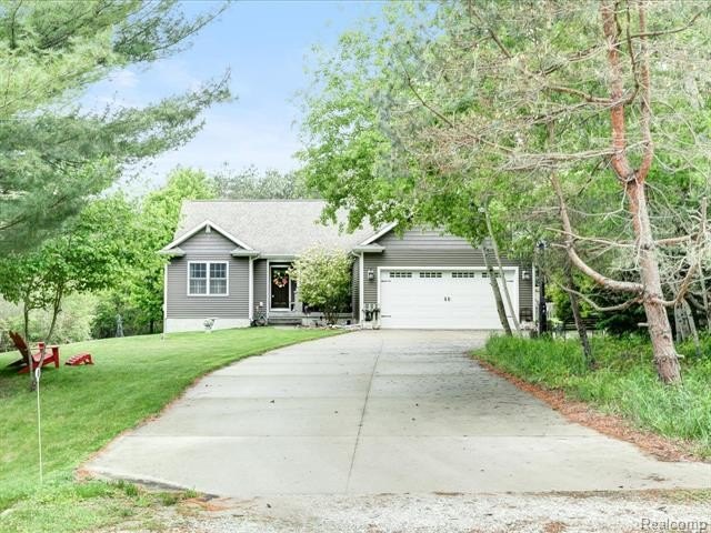 ESCAPE TO THIS SPACIOUS RANCH STYLE HOME IN LEXINGTON! NESTLED - Beach Home for sale in Lexington, Michigan on Beachhouse.com