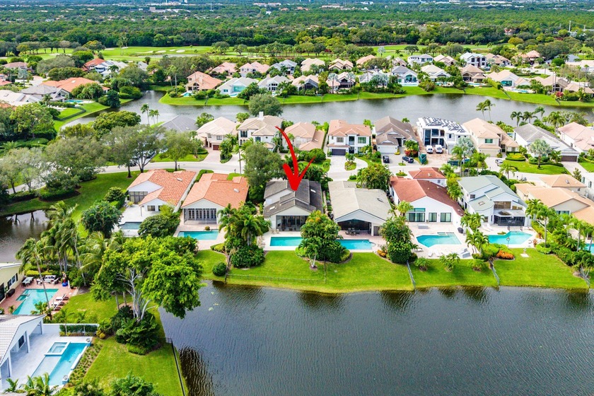 Enjoy stunning lake views from this single family home in the - Beach Home for sale in Palm Beach Gardens, Florida on Beachhouse.com