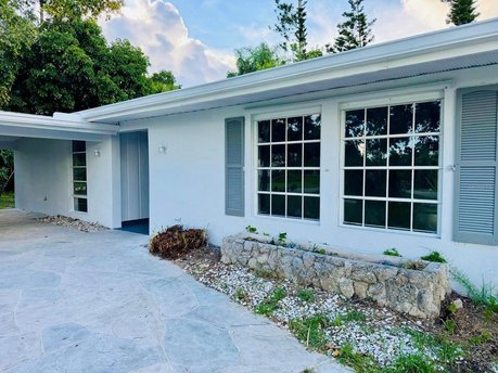 Welcome to a hidden gem on Knollwood! This charming 2-bedroom - Beach Home for sale in Port Charlotte, Florida on Beachhouse.com