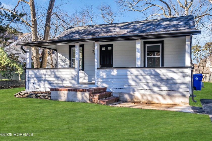 Fabolous location! Walking distance to Windward Beach Park. On a - Beach Home for sale in Brick, New Jersey on Beachhouse.com