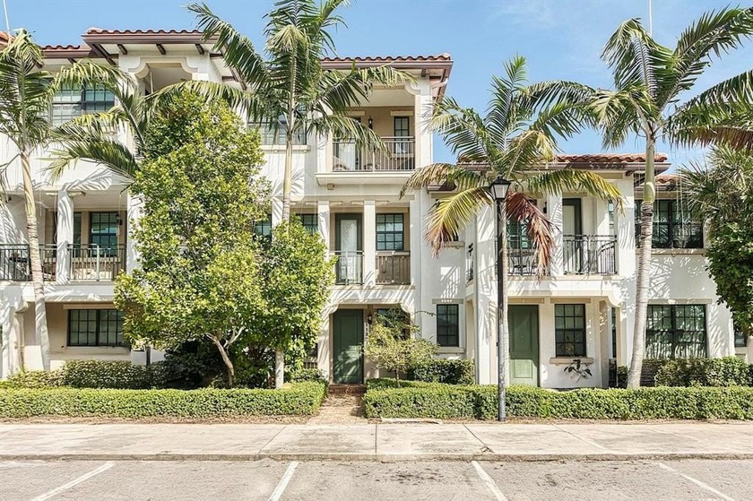 Welcome Home to this Fantastic Tri-Level 3BR/3.5BA Townhome! - Beach Townhome/Townhouse for sale in Pembroke Pines, Florida on Beachhouse.com