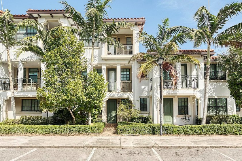 Welcome Home to this Fantastic Tri-Level 3BR/3.5BA Townhome! - Beach Townhome/Townhouse for sale in Pembroke Pines, Florida on Beachhouse.com