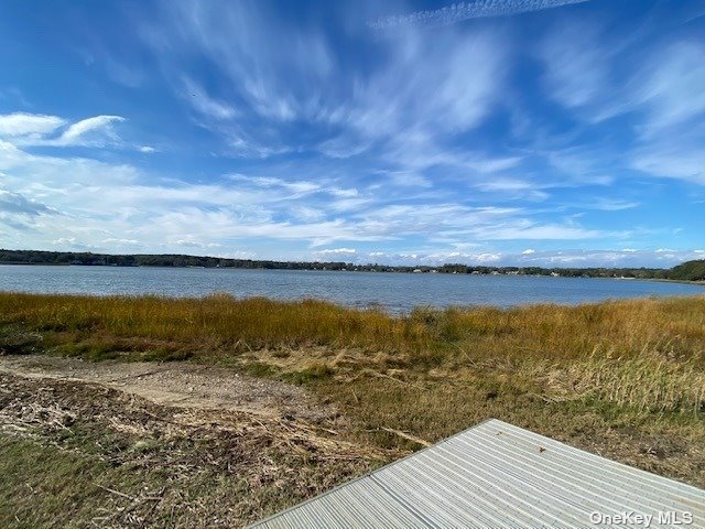 **Waterfront** 4 Bedroom 2 bath Ranch on 1.33 acre of Privacy - Beach Home for sale in Setauket, New York on Beachhouse.com