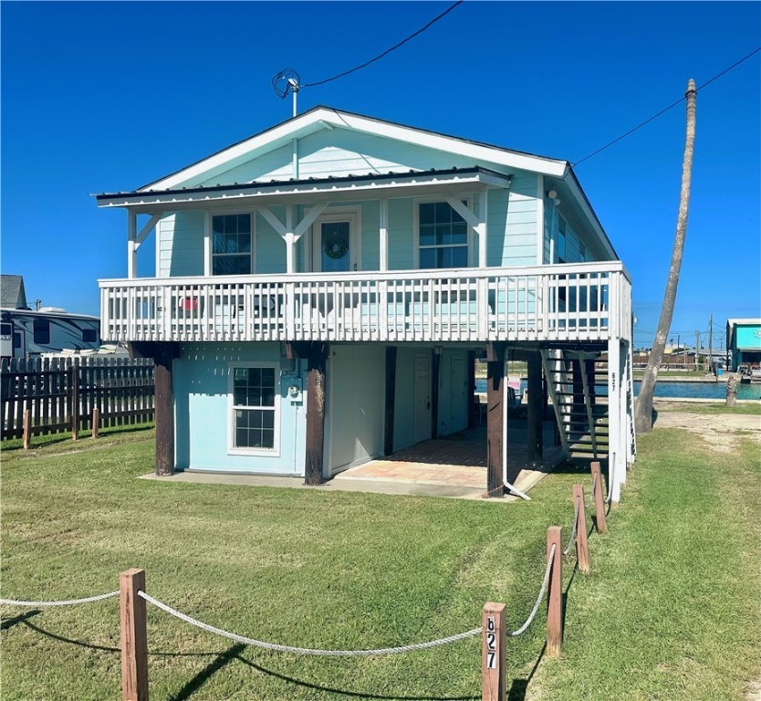 Waterfront charmer! This 2-bedroom,1-bathroom beach home is a - Beach Home for sale in Rockport, Texas on Beachhouse.com