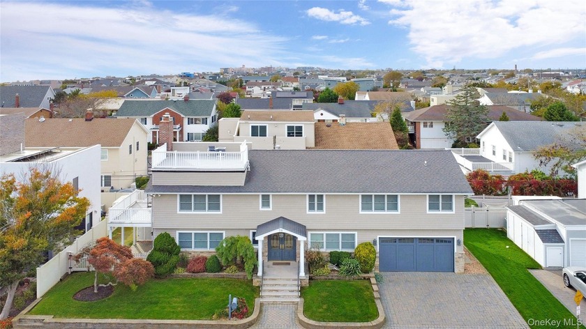 Welcome to the best kept secret on LI Fabulous Lido Beach Dunes - Beach Home for sale in Lido Beach, New York on Beachhouse.com