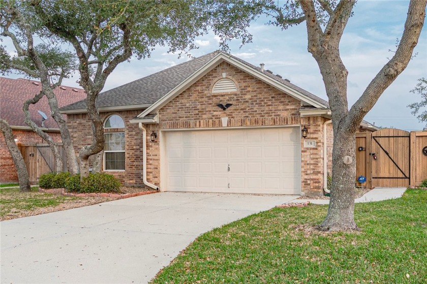 PRICE REDUCED!!Beautiful courtyard entry - SPACIOUS HOME! 1764 - Beach Home for sale in Rockport, Texas on Beachhouse.com