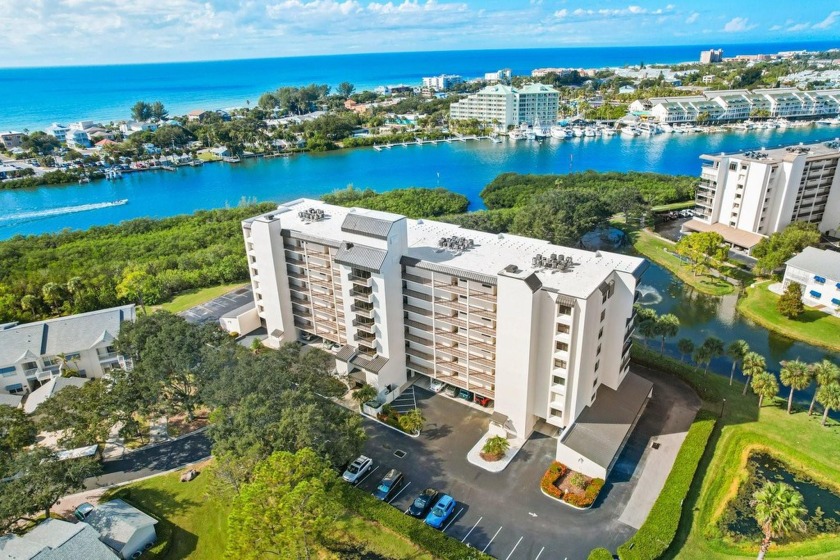 DON'T MISS OUT ON THIS BEAUTIFUL SHIPWATCH CONDO! This condo - Beach Condo for sale in Largo, Florida on Beachhouse.com