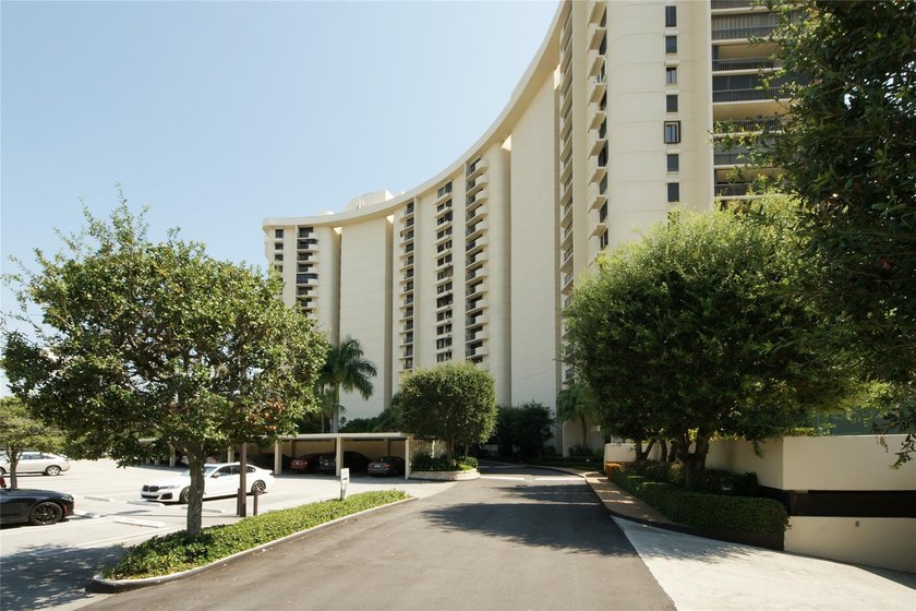A rare opportunity to customize a spacious luxury condo at The - Beach Condo for sale in West Palm Beach, Florida on Beachhouse.com