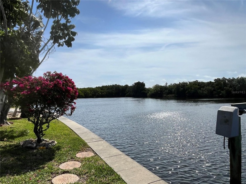 This 2 bed/2bath home with 1,448 sq. ft. of living space is - Beach Home for sale in St. Petersburg, Florida on Beachhouse.com