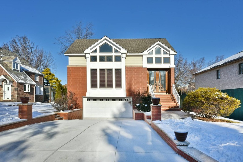 Located in the Bayside Gables, a private gated waterfront hamlet - Beach Home for sale in Bayside, New York on Beachhouse.com