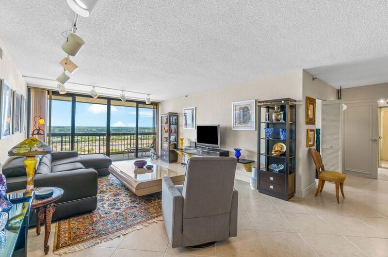 The Consulate, renowned as ''La grande Dame'' for its seclusion - Beach Condo for sale in West Palm Beach, Florida on Beachhouse.com