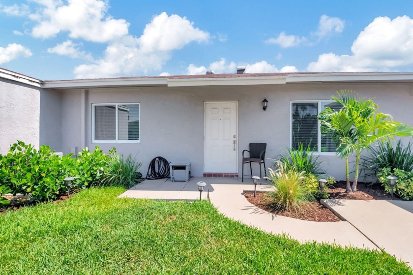 BEAUTIFULLY UPDATED VILLA CONVENIENTLY LOCATED NEAR EVERYTHING - Beach Home for sale in Delray Beach, Florida on Beachhouse.com