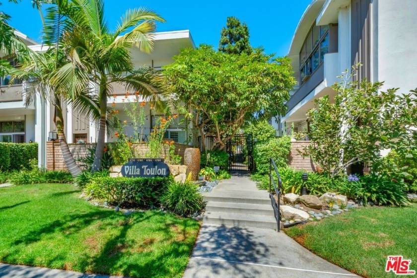 Exquisite Multi-Level Townhome - 2BD, separated by outside - Beach Townhome/Townhouse for sale in Marina Del Rey, California on Beachhouse.com