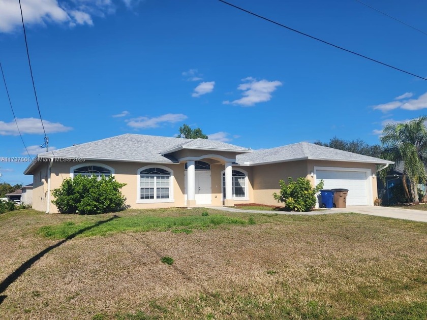 WELCOME TO THIS BEAUTIFUL HOME. This ready to move in home has 3 - Beach Home for sale in Lehigh Acres, Florida on Beachhouse.com