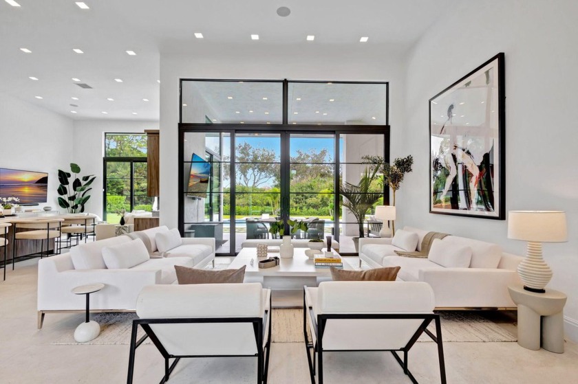 Stunning, chic renovated contemporary home nestled on a lush - Beach Home for sale in West Palm Beach, Florida on Beachhouse.com