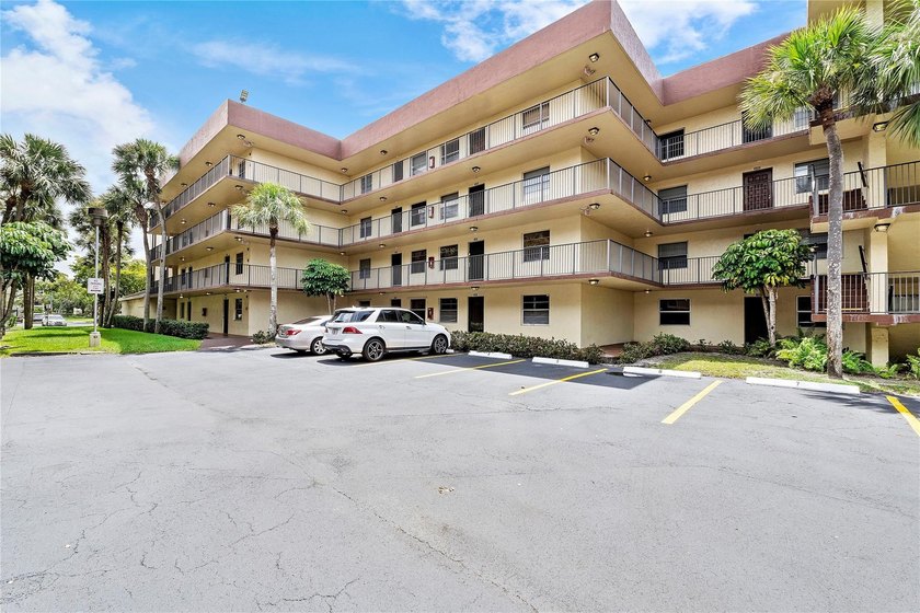 Step into comfort with this charming first-floor 2 bedroom, 2 - Beach Condo for sale in Lauderdale Lakes, Florida on Beachhouse.com
