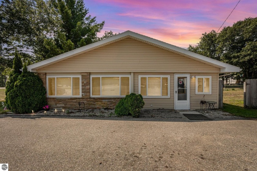 Incredible opportunity to own a 2,706 sq ft commercial building - Beach Home for sale in Oscoda, Michigan on Beachhouse.com