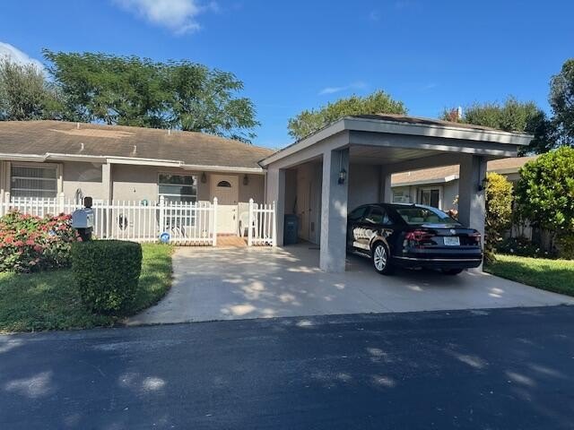 55+ VILLA, COVERED CARPORT, FRIENDLY COMMUNITY WITH LOTS OF - Beach Home for sale in Delray Beach, Florida on Beachhouse.com