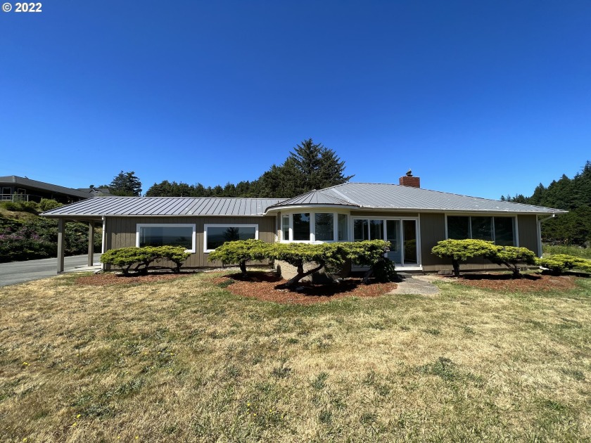 Coastal Retreat! This 3 Bd/2Ba home sits on nearly 1 acre with - Beach Home for sale in Port Orford, Oregon on Beachhouse.com