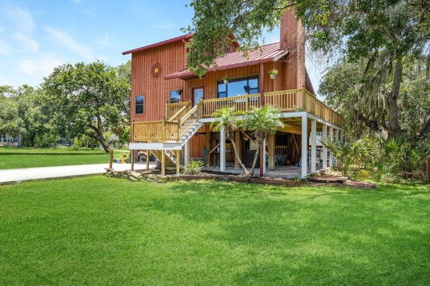 Experience total freedom with no (HOA) and no (CDD) restrictions - Beach Home for sale in Riverview, Florida on Beachhouse.com