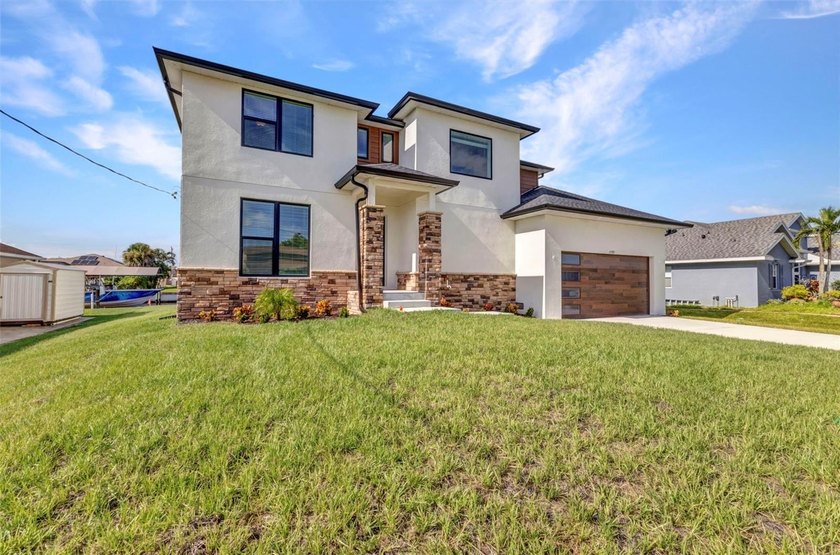 One or more photo(s) has been virtually staged. Under - Beach Home for sale in North Port, Florida on Beachhouse.com