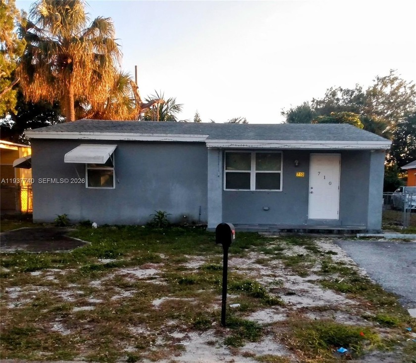 Start your New Year in this modern 3-bedroom, 1-bathroom single - Beach Home for sale in West Palm Beach, Florida on Beachhouse.com