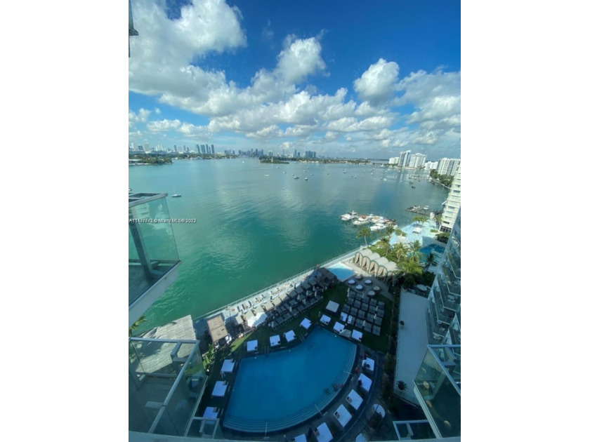 STUNNING SUNSET-, SKYLINE- AND BAY VIEWS FROM THIS GORGEOUS - Beach Condo for sale in Miami Beach, Florida on Beachhouse.com