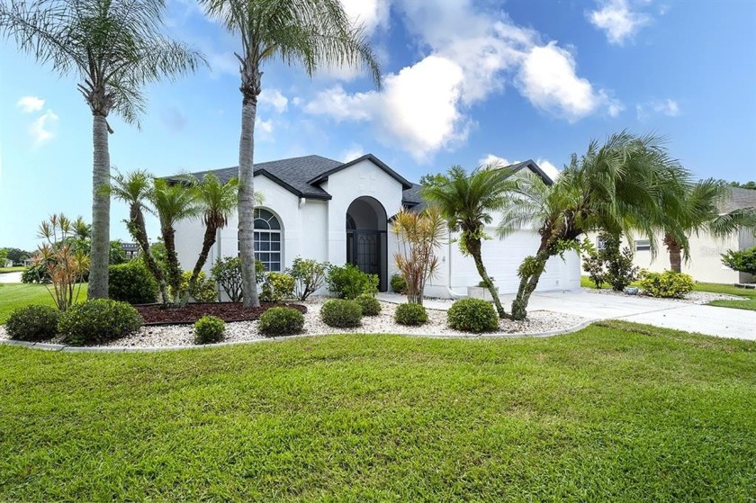 Stunning 3/2 home in desirable Whitney Meadows - a great - Beach Home for sale in Palmetto, Florida on Beachhouse.com