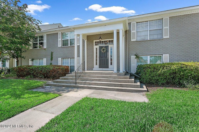 Welcome to your new home in Golf View Condominiums! This - Beach Condo for sale in Jacksonville, Florida on Beachhouse.com