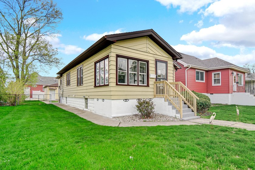 Recently updated 3-bedroom, 1-bath home offering stylish - Beach Home for sale in Whiting, Indiana on Beachhouse.com