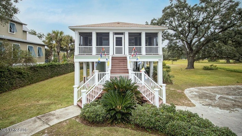 Lovely raised beachfront cottage in Gulfport. Close to downtown - Beach Home for sale in Gulfport, Mississippi on Beachhouse.com
