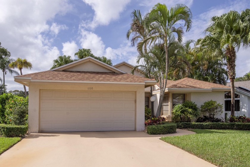 Welcome to this wonderful 3-bedroom 2 bath, 1.5 car garage - Beach Home for sale in Palm Beach Gardens, Florida on Beachhouse.com