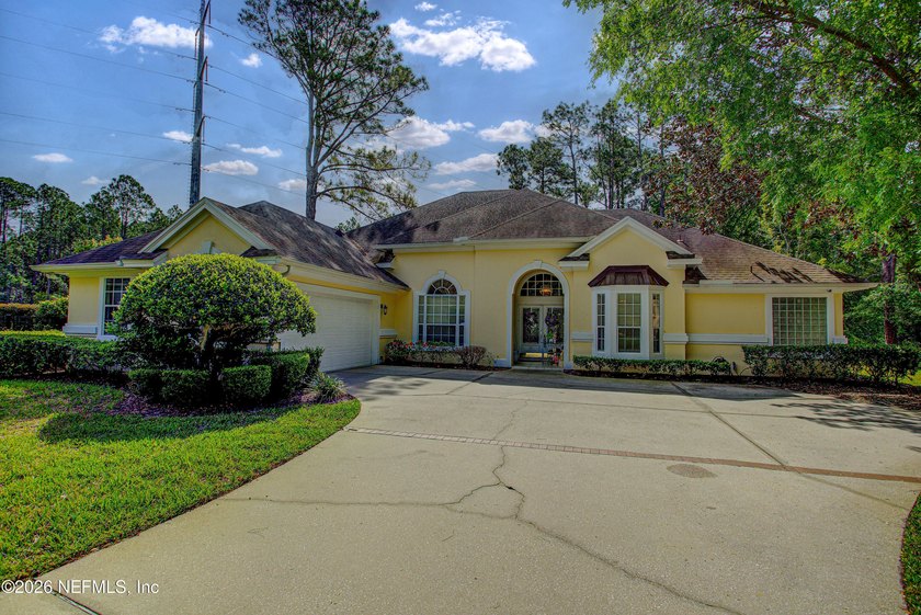 Deercreek Country Club presents a single-family home on a quiet - Beach Home for sale in Jacksonville, Florida on Beachhouse.com