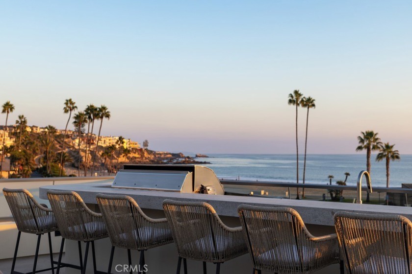 An exceptional oceanfront property with stunning panoramic views - Beach Home for sale in Corona Del Mar, California on Beachhouse.com