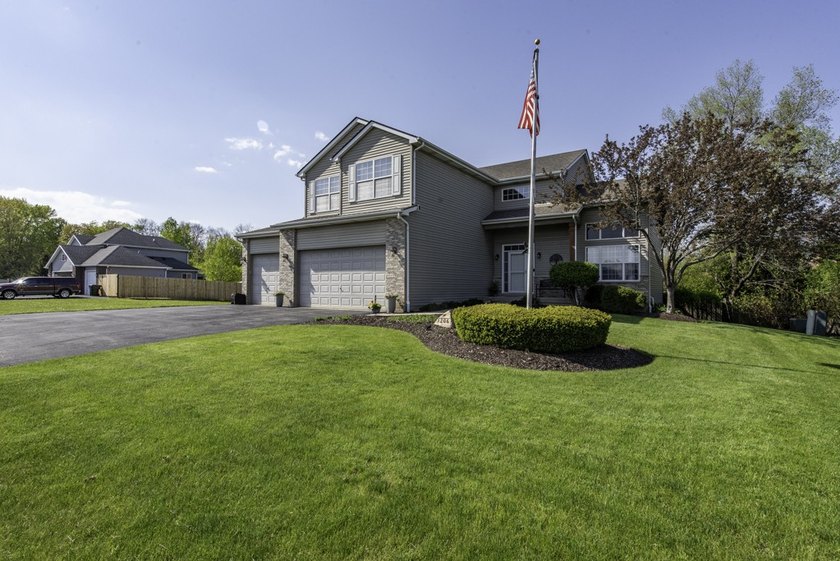 LUXURY, WARMTH & SPACE ALL WRAPPED INTO ONE BEAUTIFUL HOME! Set - Beach Home for sale in Winthrop Harbor, Illinois on Beachhouse.com