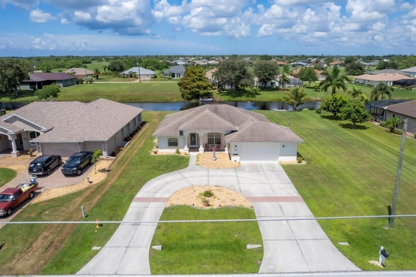 WESTERN LANAI EXPOSURE!!! Freshwater CANAL FRONTAGE!!! X FLOOD - Beach Home for sale in Rotonda West, Florida on Beachhouse.com