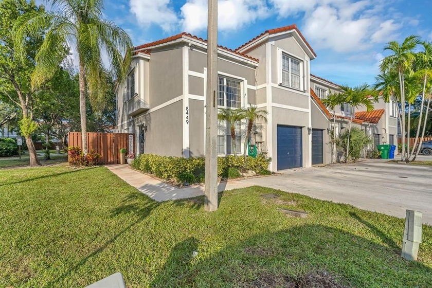 Experience comfort and convenience in this luminous 3-bed, 2 - Beach Townhome/Townhouse for sale in Miramar, Florida on Beachhouse.com