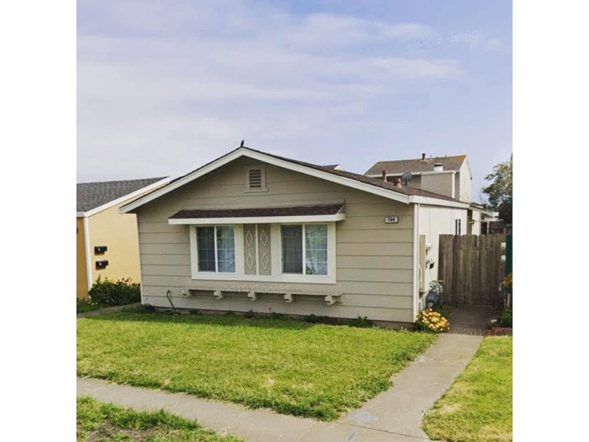 Please do not disturb occupants. Wonderfully maintained CASH - Beach Townhome/Townhouse for sale in Half Moon Bay, California on Beachhouse.com