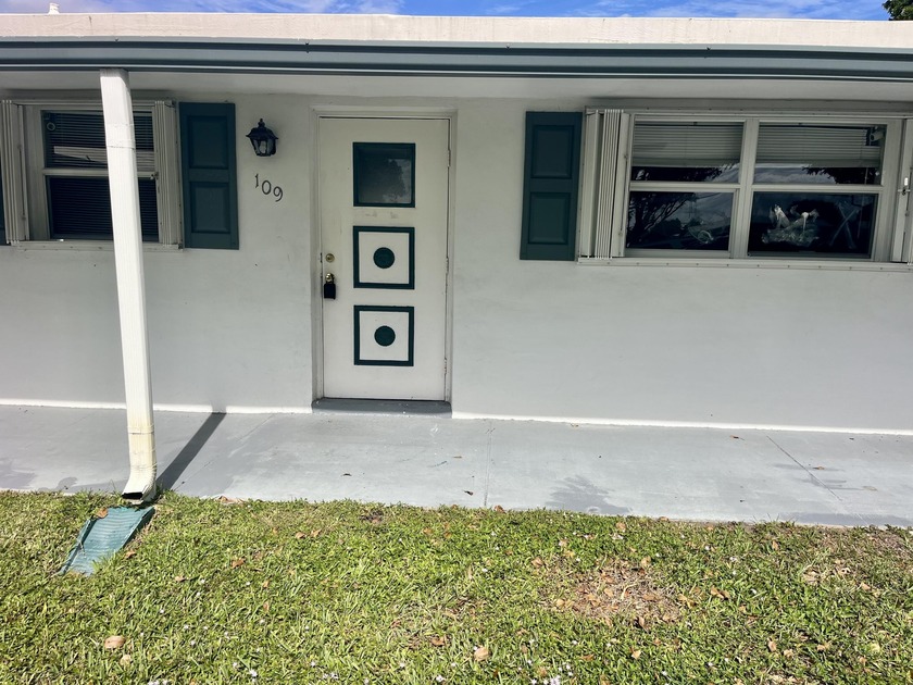 Come see this lovely home. 2/2 Villa in an active 55+ community - Beach Condo for sale in Boynton Beach, Florida on Beachhouse.com