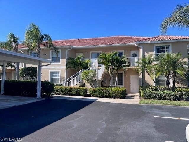 GOLF INCLUDED with this bright end unit condo in Cypress Woods - Beach Home for sale in Naples, Florida on Beachhouse.com