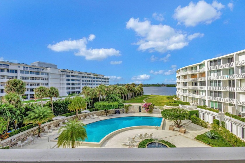 This 1,358 sq ft 2 bedroom 2 bathroom with views of the - Beach Condo for sale in Palm Beach, Florida on Beachhouse.com