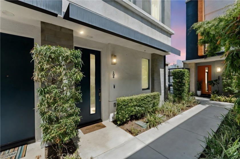Back on the Market and now Priced to Sell!! Welcome to modern - Beach Townhome/Townhouse for sale in Long Beach, California on Beachhouse.com