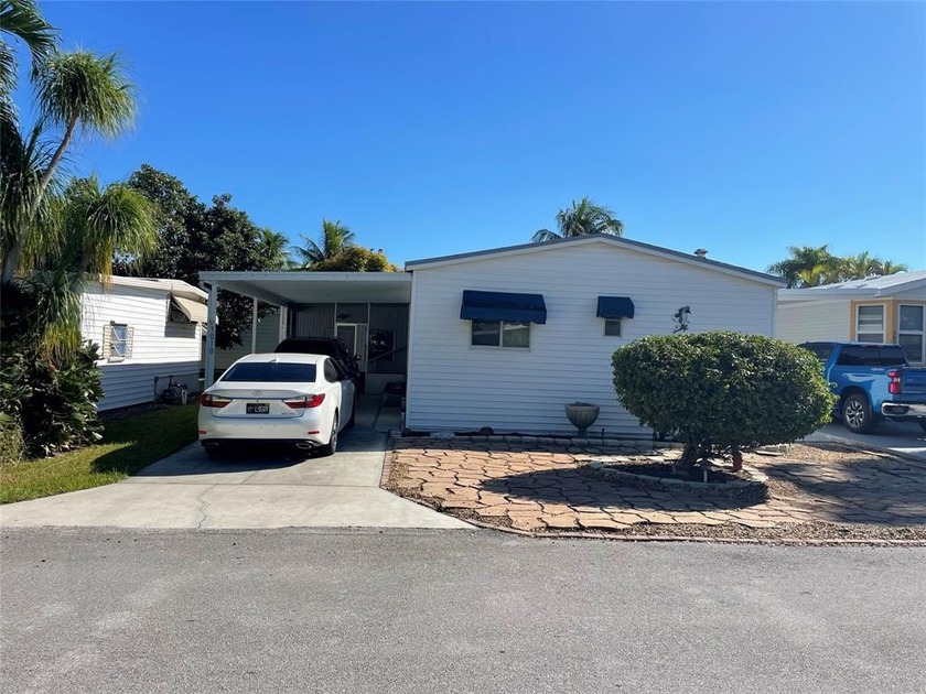 Huge 2/2 double wide with one of the best views of the Lake and - Beach Home for sale in Fort Lauderdale, Florida on Beachhouse.com