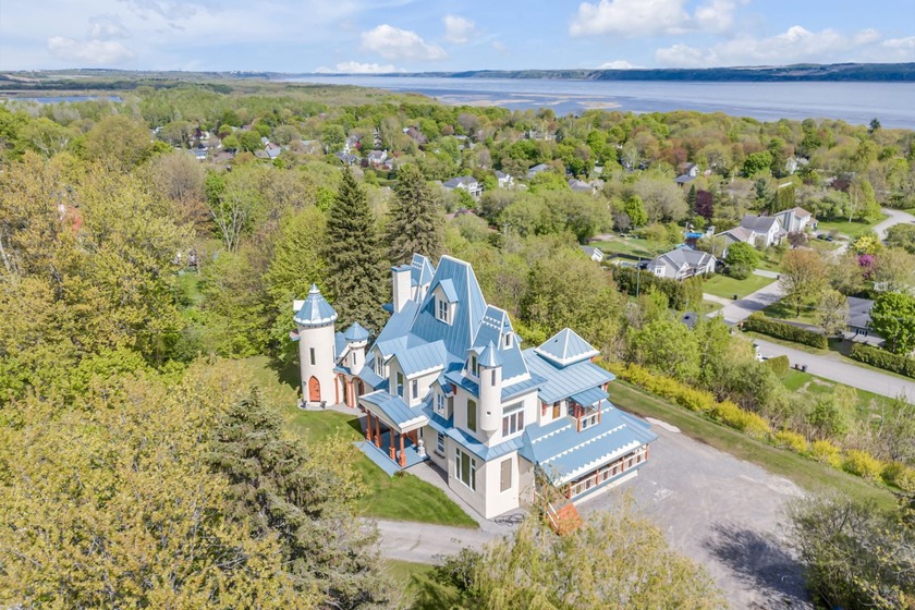 Imagine living in a majestic residence, a true masterpiece - Beach Home for sale in Neuville,  on Beachhouse.com